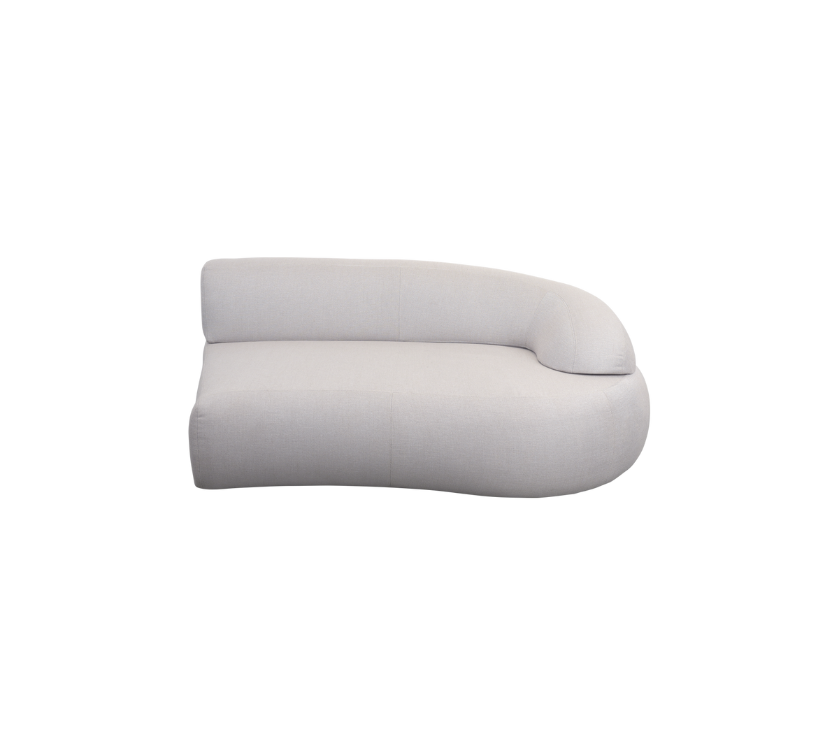 Canapé courbé et moderne en tissu doux et neutre, avec un design minimaliste et un accoudoir lisse et arrondi.