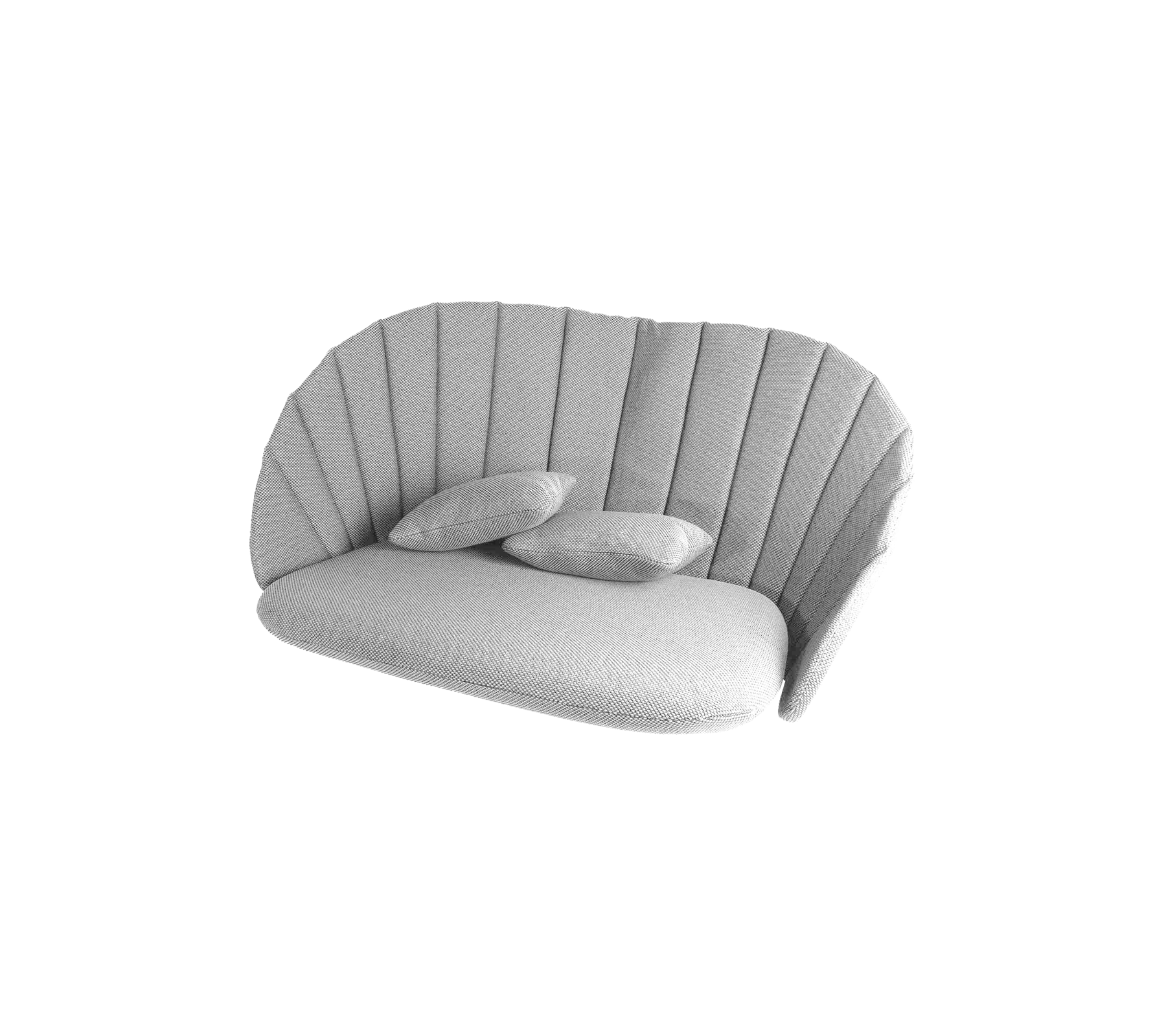 Canapé courbé élégant avec un tissu gris doux et trois coussins moelleux, présentant un design nervuré pour plus d'élégance.