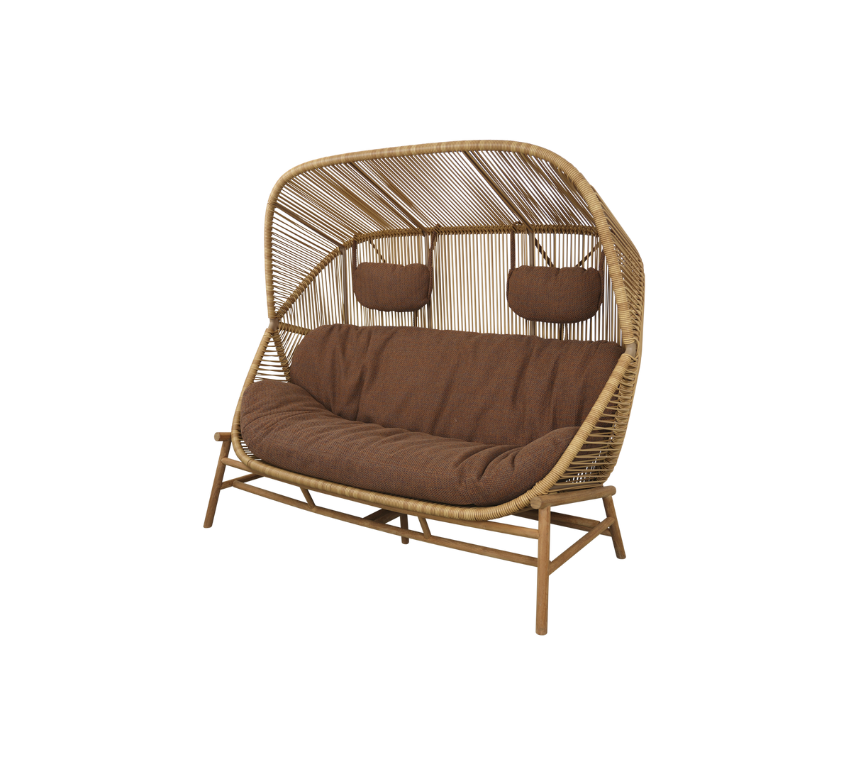 Canapé double élégant avec un cadre en bambou incurvé, doté de coussins confortables et de deux accoudoirs rembourrés pour plus de confort.