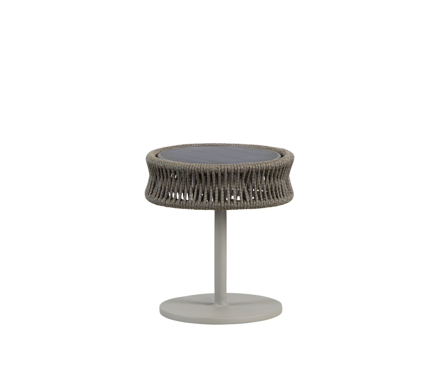 Table ronde avec un design texturé tissé dans des tons neutres, dotée d'une base en piédestal élégante. Idéale pour des espaces modernes et stylés.