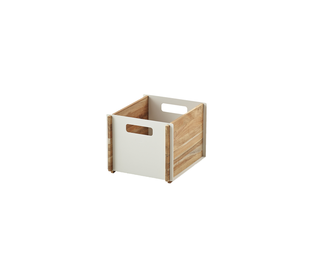 Caisse en bois avec un panneau avant clair et des côtés en bois naturel, dotée de poignées découpées pour un transport facile.