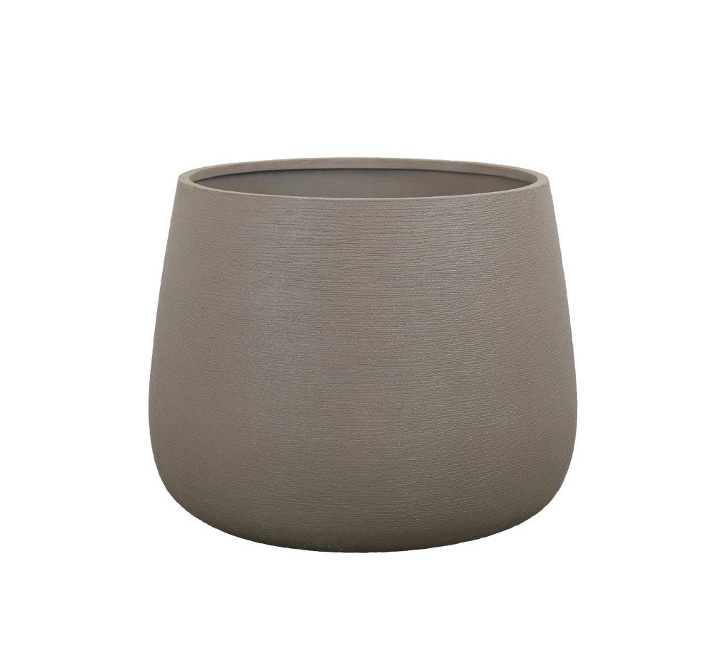 Vase ronde taupe avec une finition lisse.