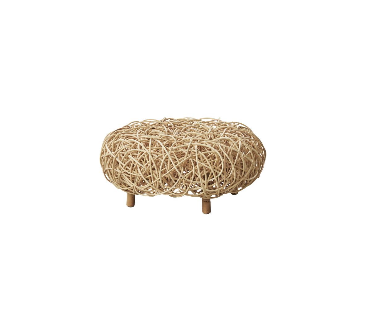 Ottoman en jute naturel avec une forme ronde, soutenu par quatre pieds en bois, ajoutant une touche cosy et élégante à n'importe quel espace.