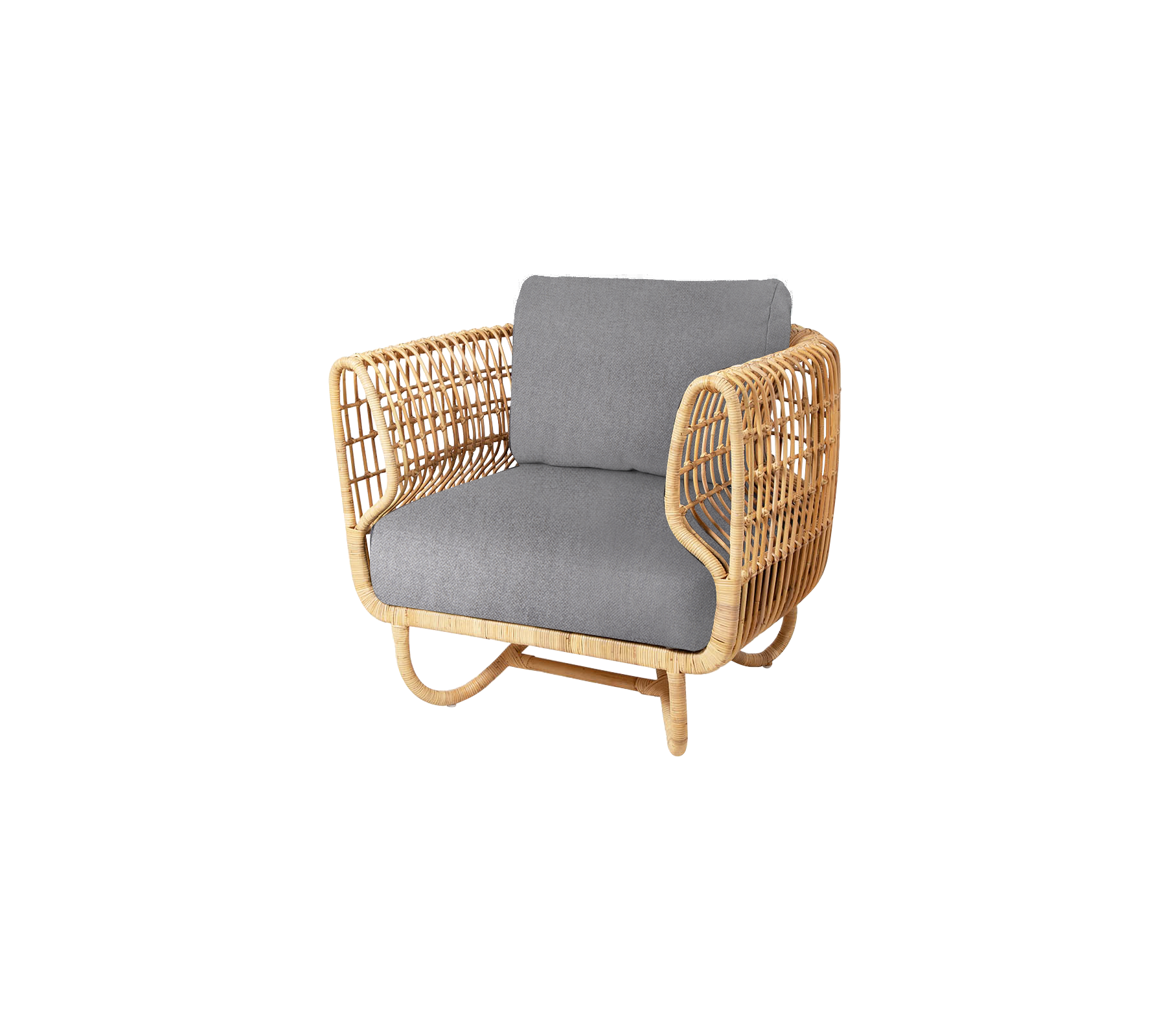 Fauteuil en rotin naturel avec un siège rembourré gris, présentant un design élégant et moderne, parfait pour un siège stylé.