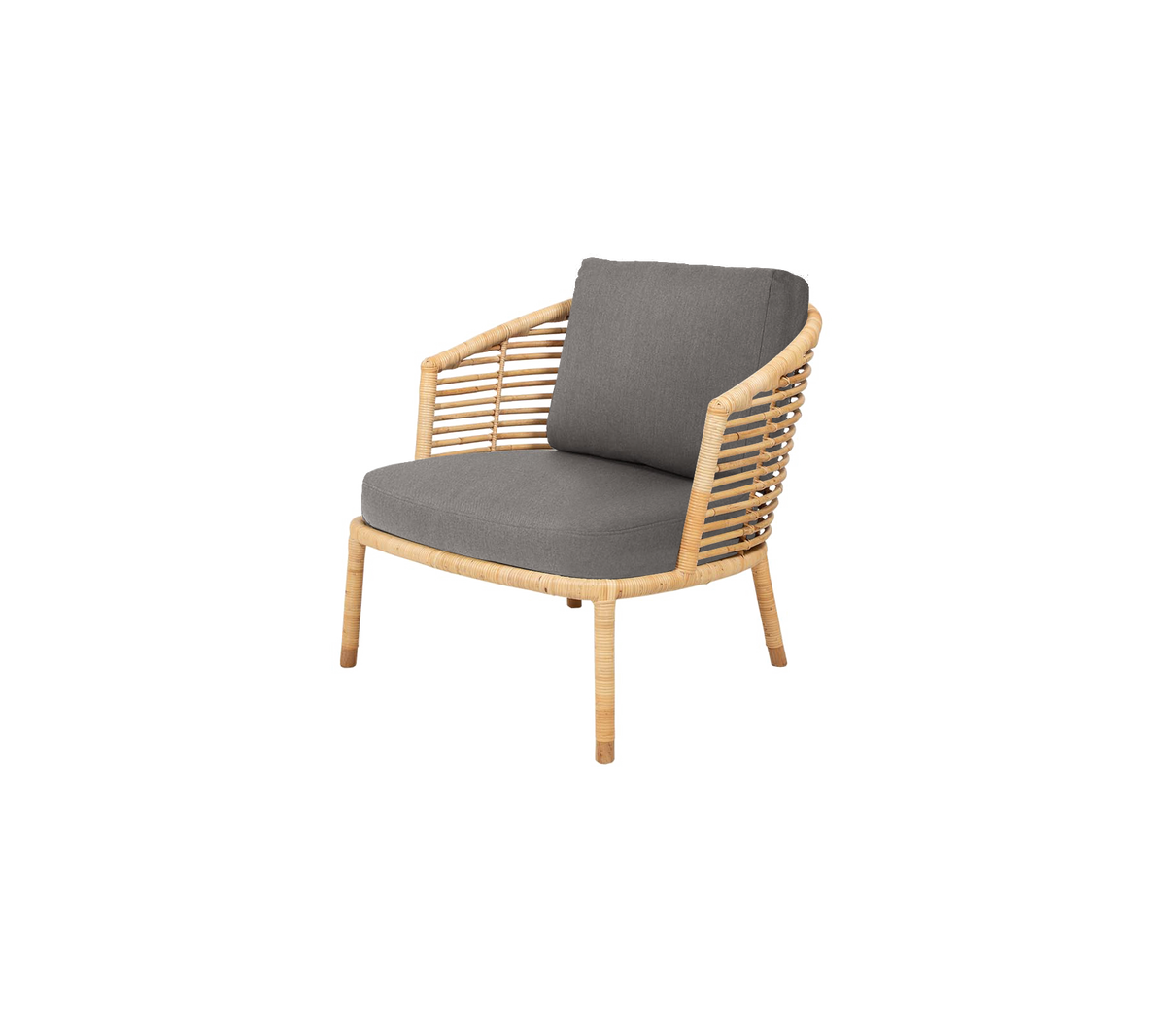 Chaise moderne avec un cadre en bois naturel et des coussins rembourrés gris, dotée d'un dossier à lames élégant pour plus d'élégance.