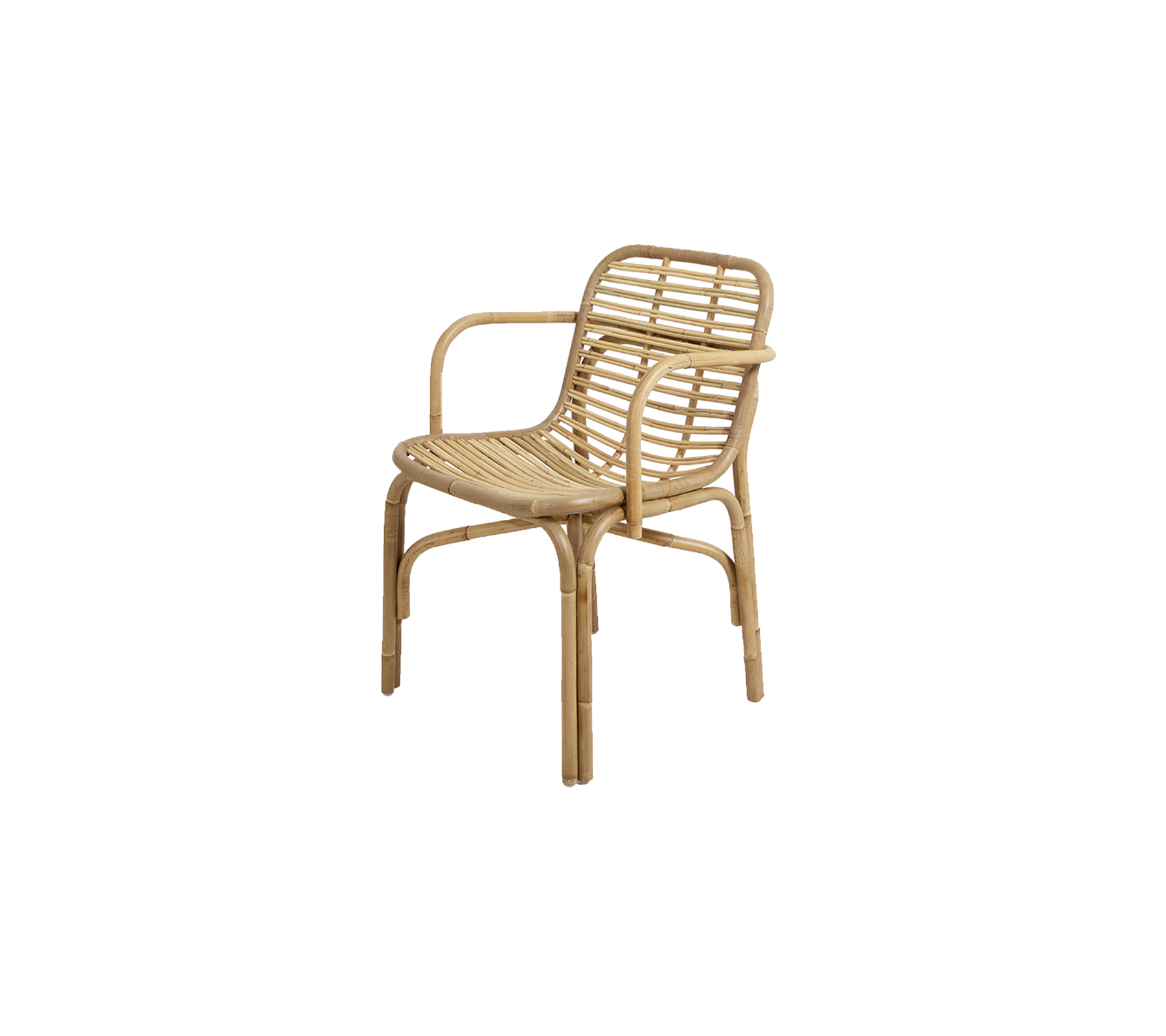 Une chaise élégante en matériau tissé avec un design léger et des accoudoirs, parfaite pour ajouter une touche naturelle à tout espace.