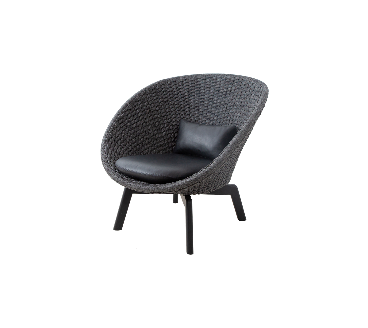 Fauteuil élégante et arrondie avec un extérieur texturé et un coussin en cuir épuré, parfait pour une décoration moderne.