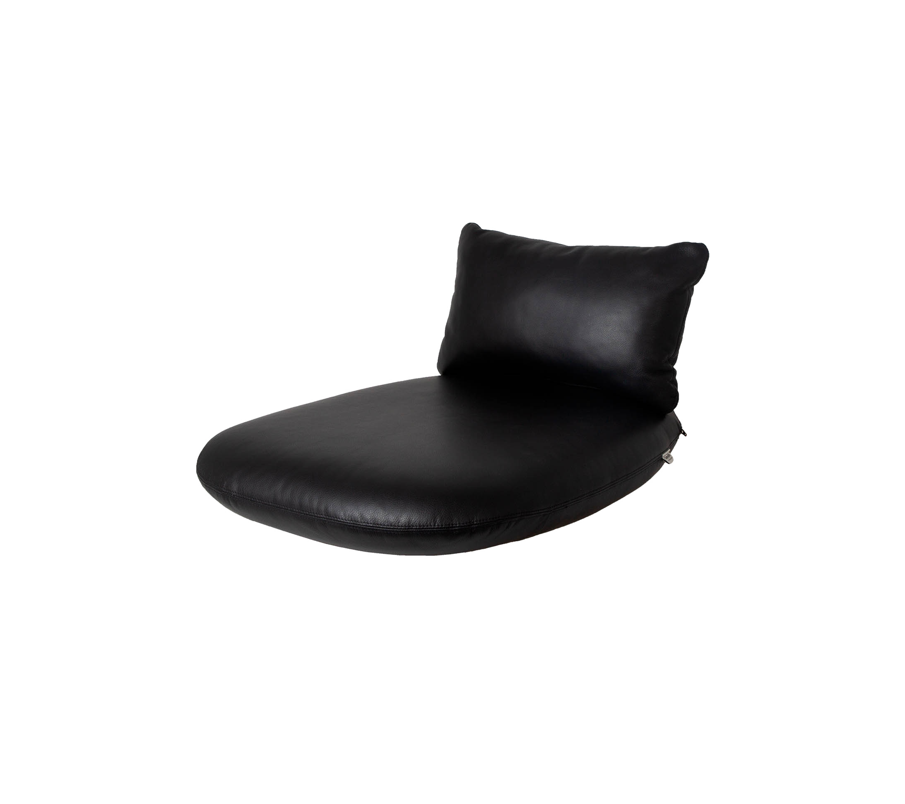 Fauteuil de lounge noir rembourré avec un dossier de soutien, conçu pour le confort et le style dans divers environnements.