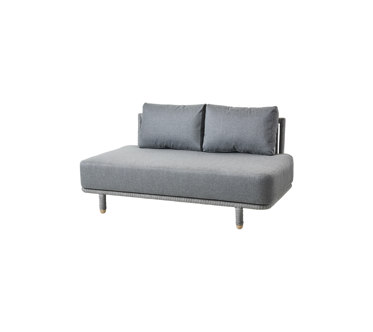 Canapé gris avec deux coussins et des pieds en bois, conçu pour le confort et un décor moderne.