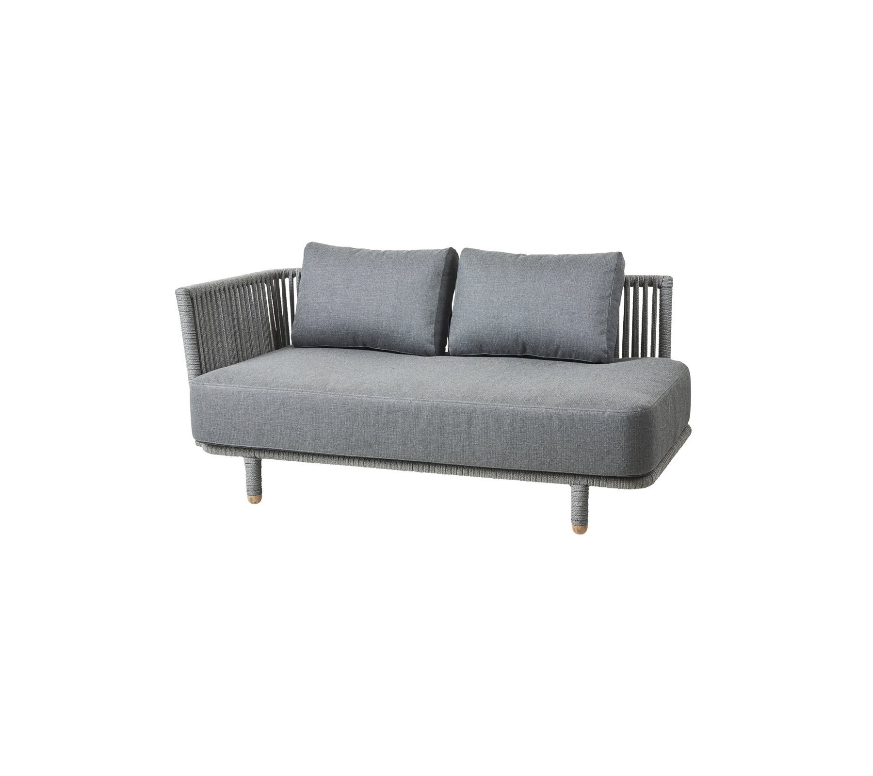 Sofa de jardin grise avec deux coussins et un dossier tissé, conçu pour le confort et le style. Idéal pour les patios ou les jardins.