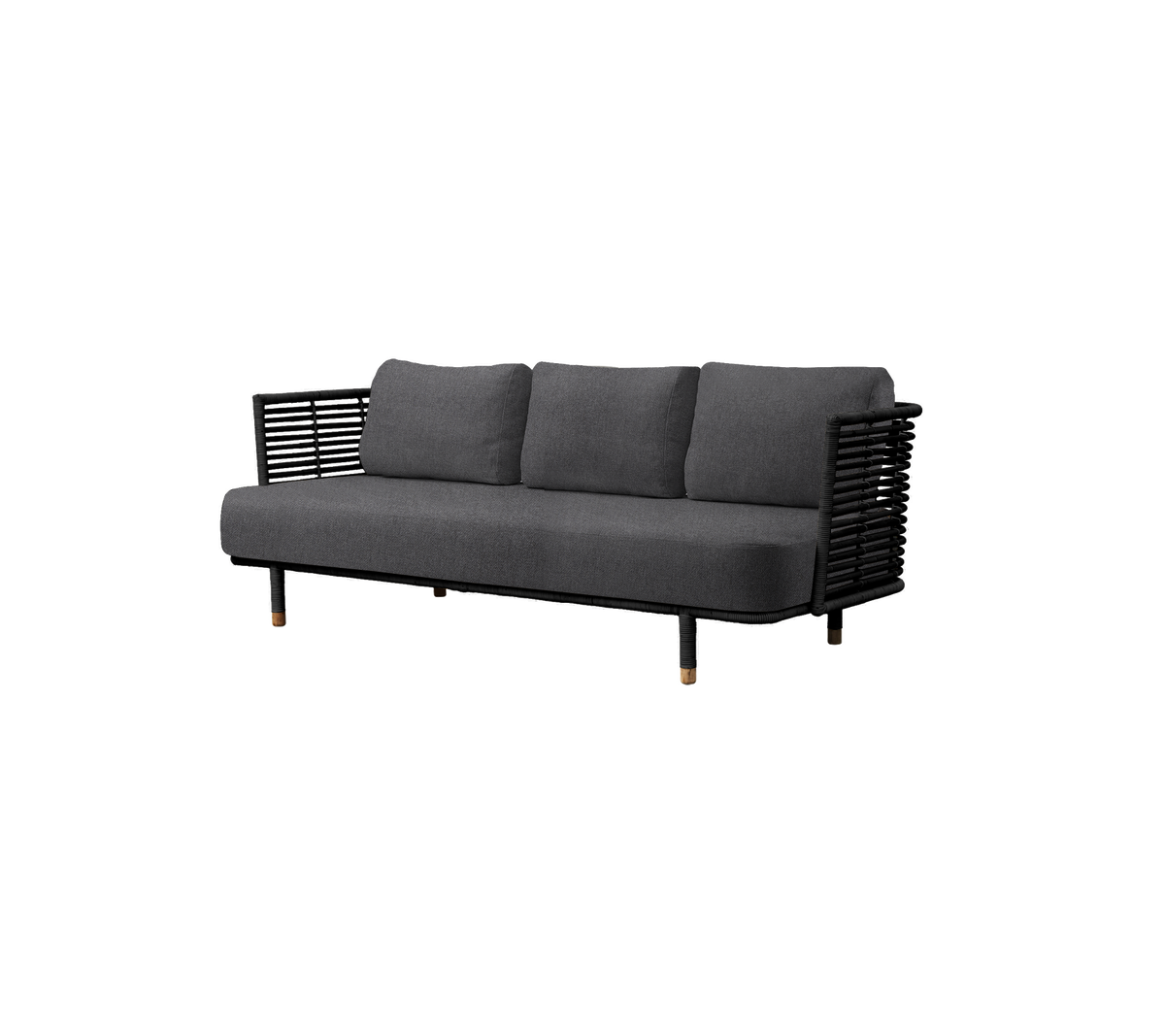 Canapé gris moderne avec trois coussins moelleux et un cadre tissé noir élégant, parfait pour un décor contemporain.