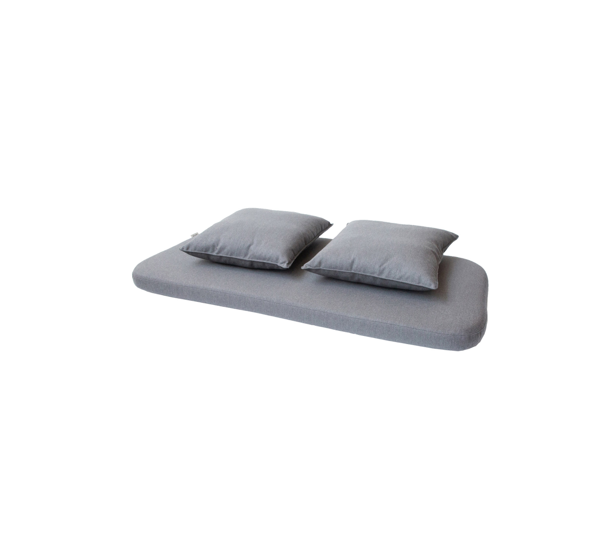 Housse de matelas grise avec deux oreillers assortis au-dessus, conçue pour le confort et la détente.