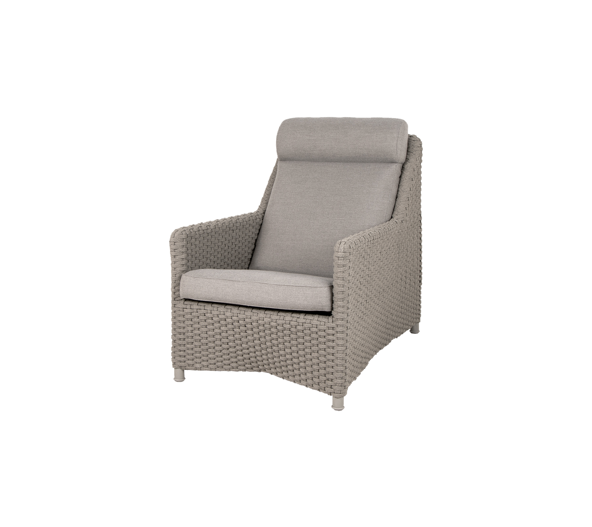 Chaise en osier au style élégant avec un dossier et un siège rembourrés confortables, conçue pour la détente et la décoration moderne. Parfaite pour se détendre et profiter de son temps libre.