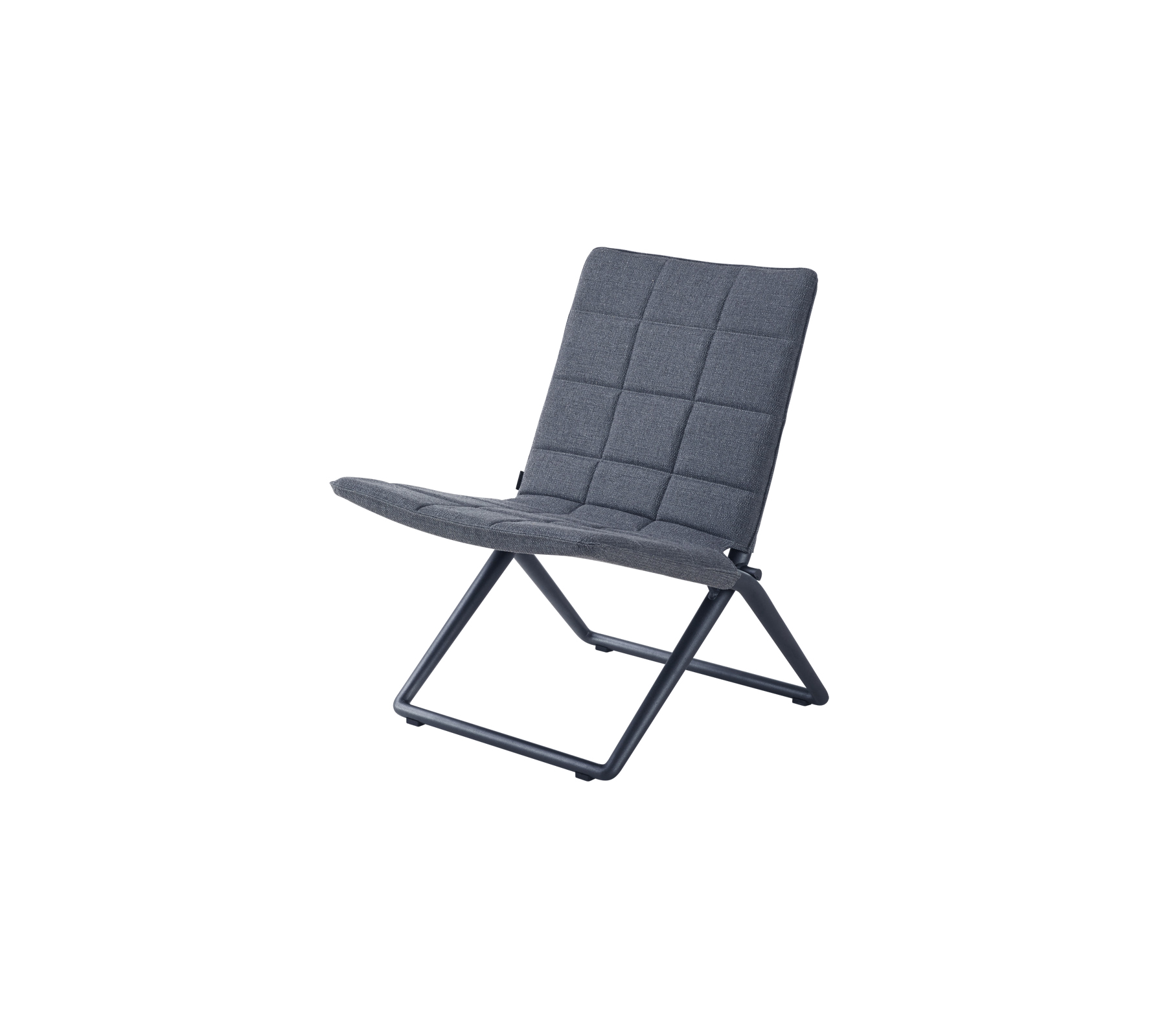 Chaise pliante élégante et moderne avec un siège et un dos rembourrés, dotée d'un motif à carreaux et d'un cadre robuste. Idéale pour un usage polyvalent.