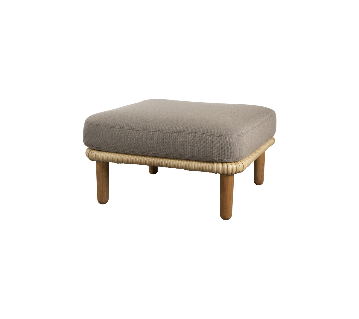 Un ottoman carré rembourré avec des pieds en bois et un bord tissé, conçu pour un siège polyvalent et la détente.