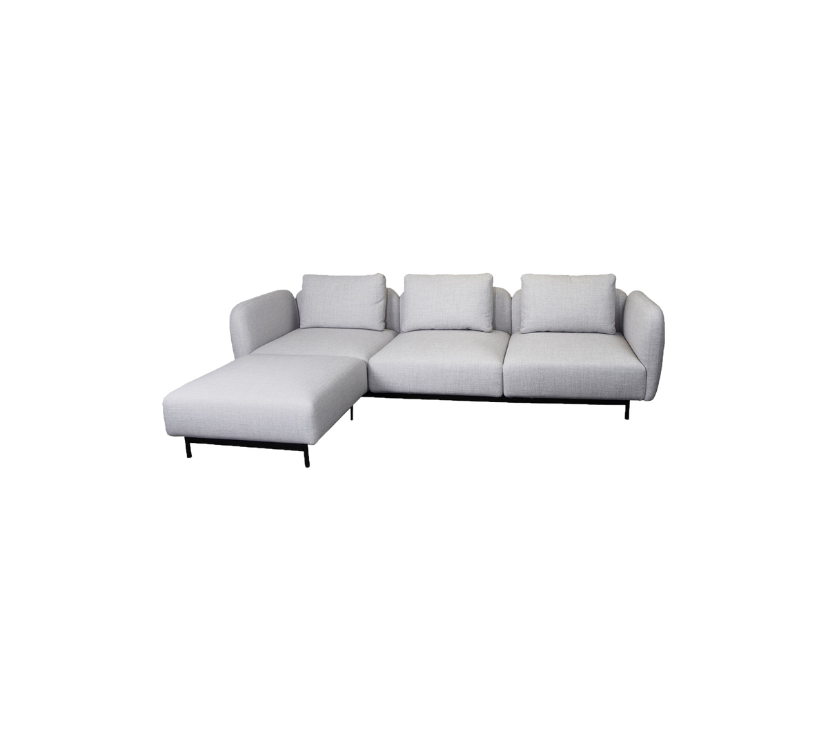 Sofa contemporaine en forme de L en tissu gris clair avec des coussins moelleux et des pieds effilés, idéale pour les espaces de vie modernes.