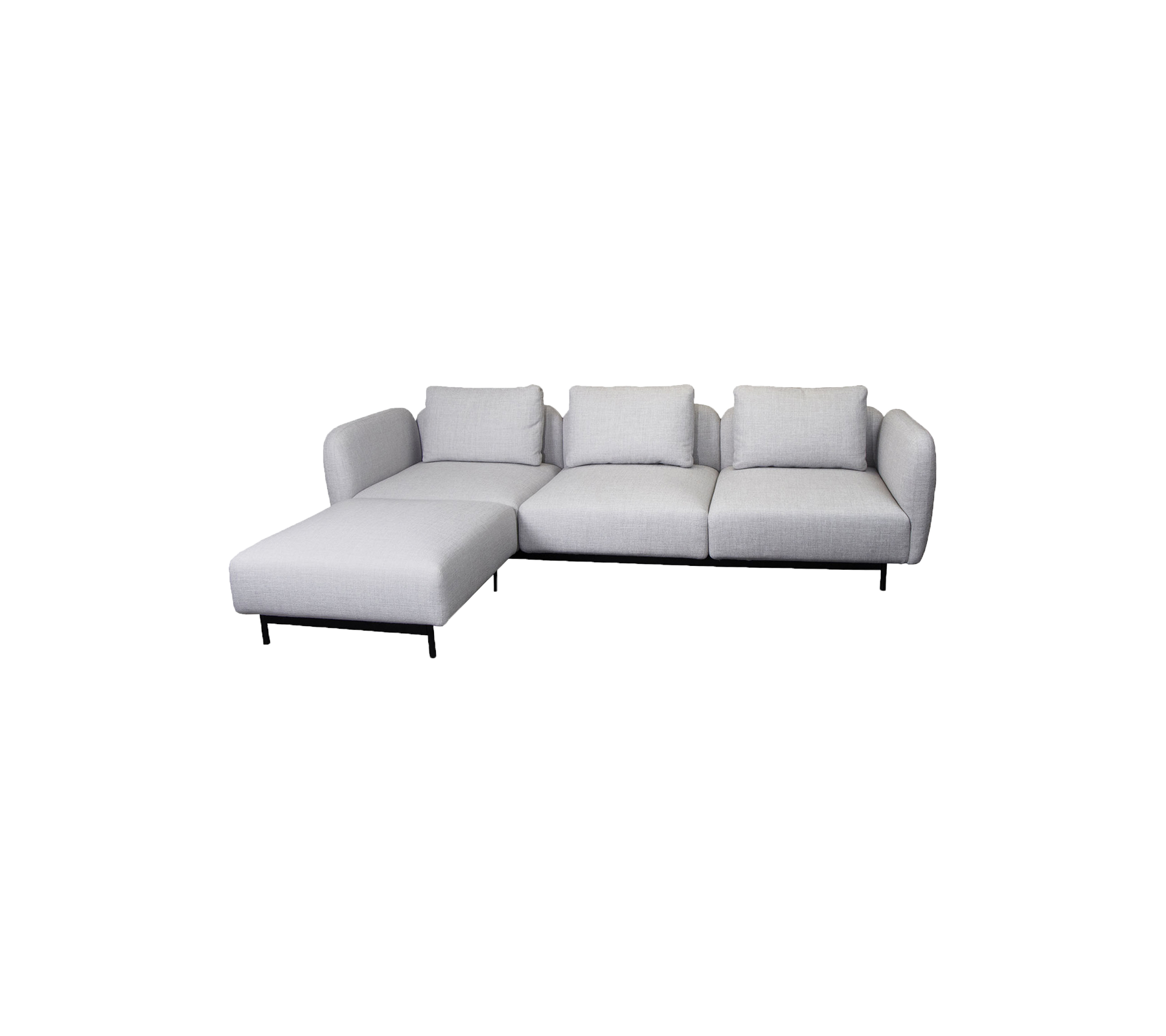 Sofa contemporaine en forme de L en tissu gris clair avec des coussins moelleux et des pieds effilés, idéale pour les espaces de vie modernes.