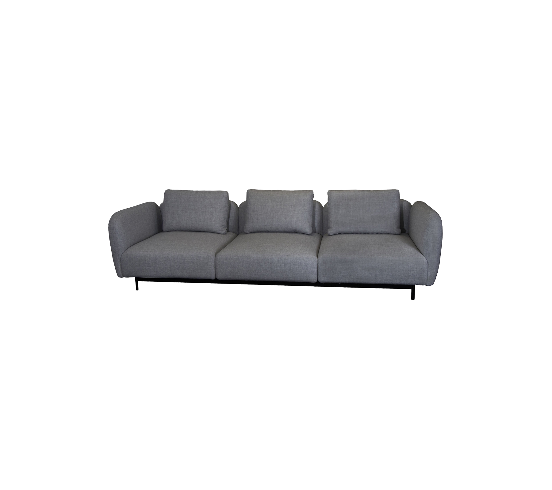 Un canapé moderne et épuré au design minimaliste, avec trois coussins moelleux et une silhouette simple et nette en tissu gris.