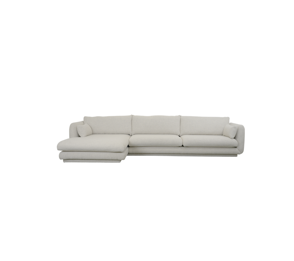 Sofa moderne couleur sable avec un design sectionnel et des coussins moelleux.