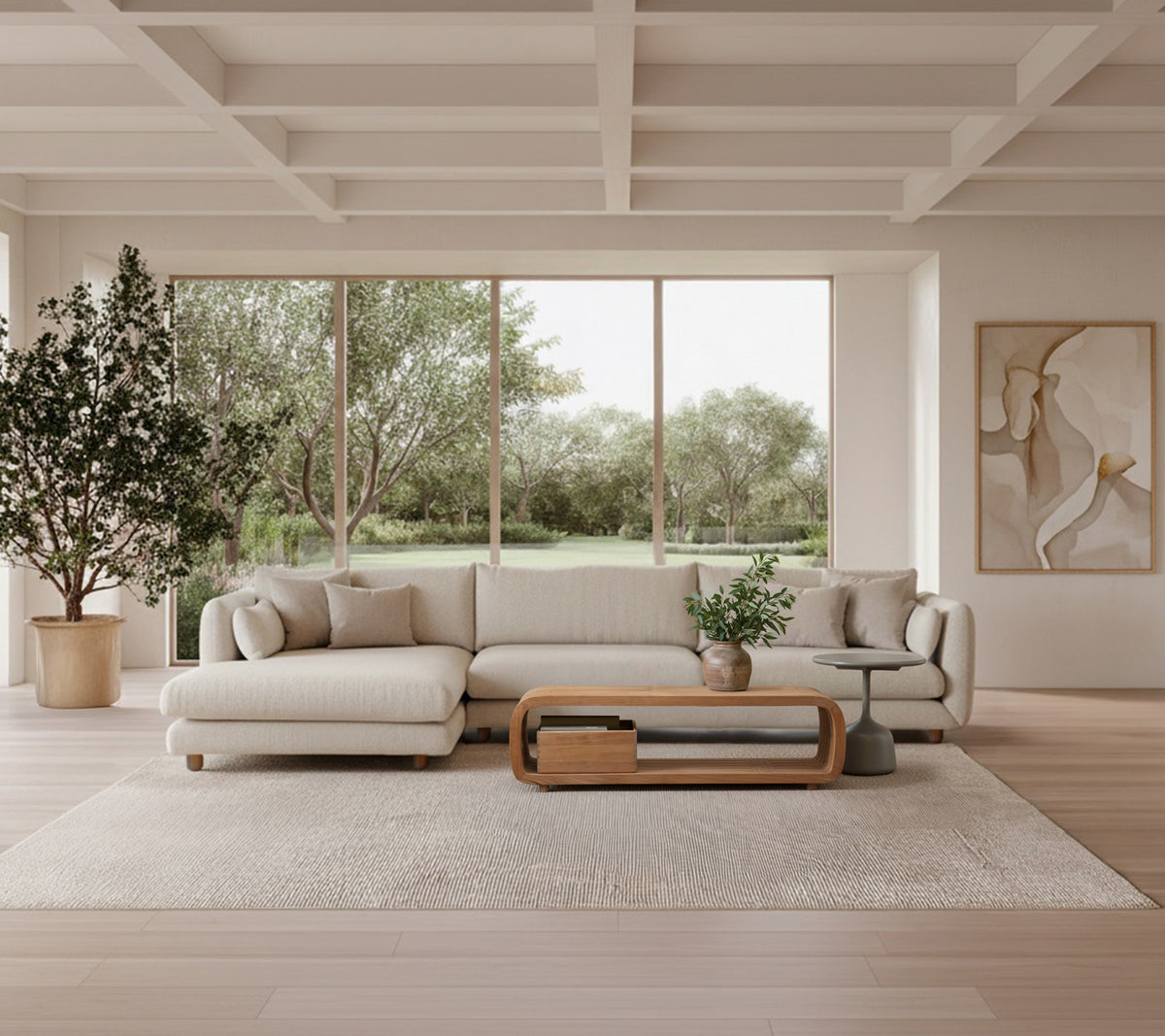 Canapé gris clair avec table basse en bois et grande plante dans un cadre de salon moderne.