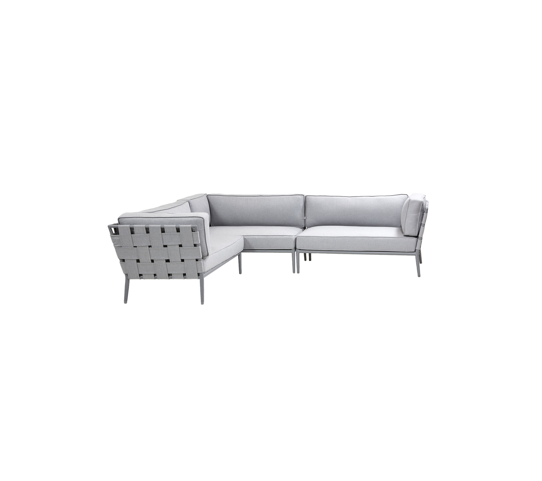 Canapé sectionnel moderne gris clair au design minimaliste et détails tissés sur le dossier, parfait pour un siège élégant.