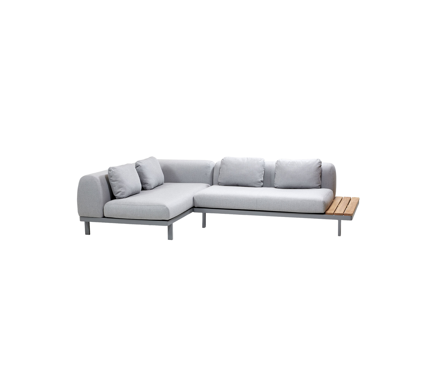 Canapé sectionnel moderne gris clair avec des coussins moelleux et une table d'appoint en bois d'un côté. Idéal pour se détendre avec style.